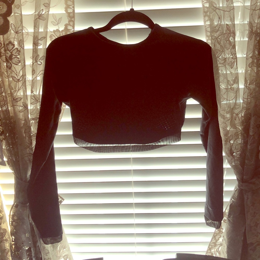 Whitney Simmons x gymshark long sleeve crop top.